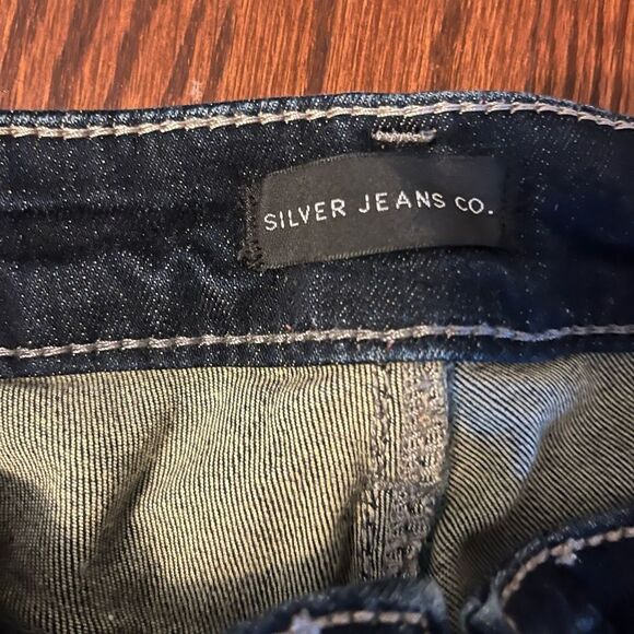 Silver Jeans Avery Straight EUC - Picture 3 of 3